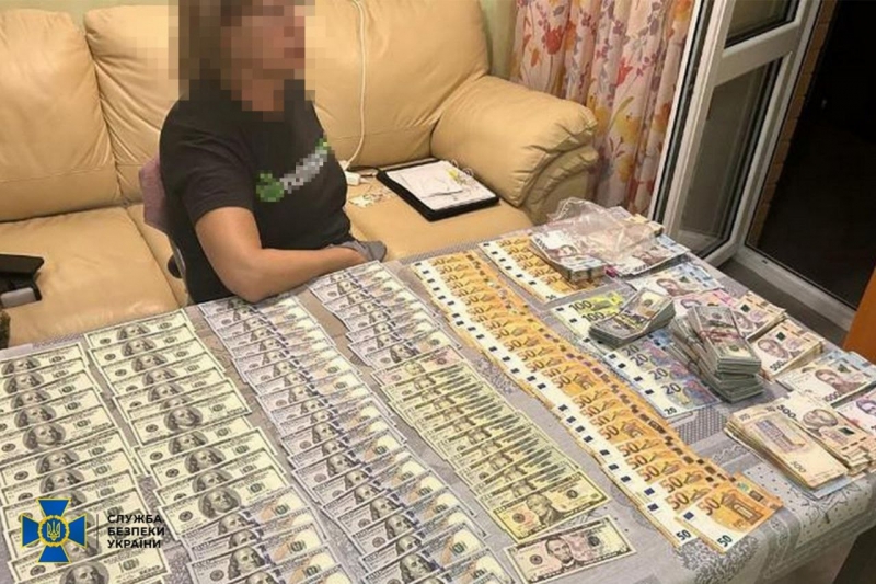 СБУ затримала велику злочинну групу, яка заробила на ухилянтах 40 мільйонів гривень (фото)