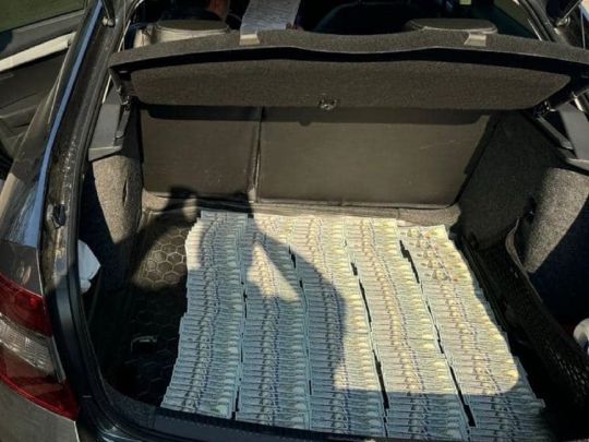 ТЦК в&nbsp;Києві продавали фальшиві документи для зняття з&nbsp;обліку за&nbsp;8,5 тисяч доларів: під час обшуків правоохоронці вилучили більше мільйона доларів