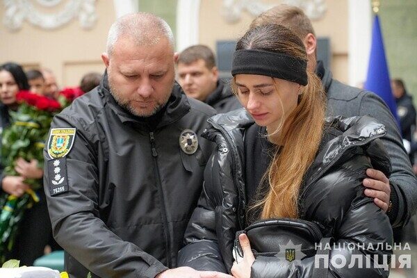 В Одессе простились с полицейскими, погибшими в результате ракетного удара 18 ноября