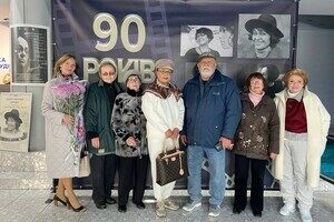На фасаде Одесской киностудия открыли памятную доску Кире Муратовой