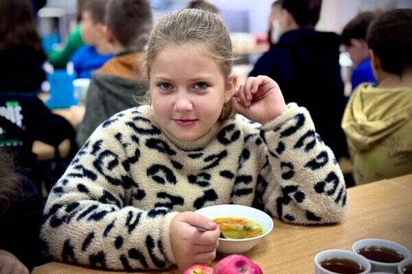 В части Одессы заработала система горячего питания для младшеклассников 