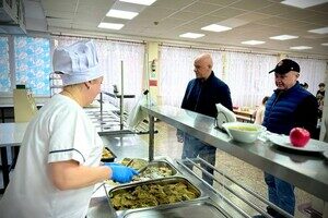 В части Одессы заработала система горячего питания для младшеклассников 