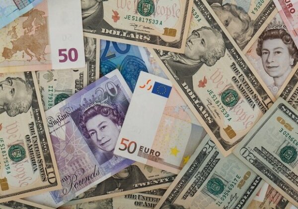 Курс валют в Украине 1 ноября 2024: сколько стоит доллар и евро
