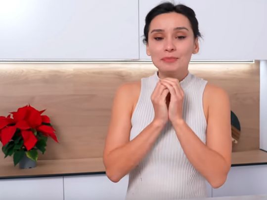 Яскравий різдвяний салат з&nbsp;апельсином від Alina FooDee: майонез можна не&nbsp;додавати