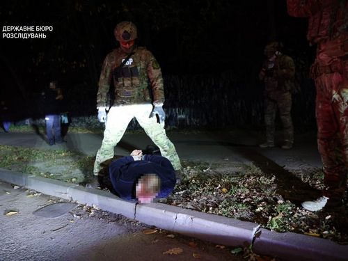 Кайданки для «Саші Браслєта» і його дружка-поліціянта, які чіплялися до дівчини в ресторані й побили її хлопця: деталі гучного скандалу в Полтаві