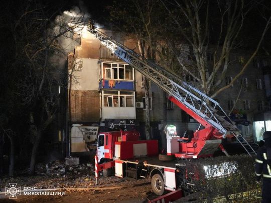 Ще одна кошмарна ніч: внаслідок ударів росіян є загиблі у Запоріжжі та Миколаєві (фото, відео)