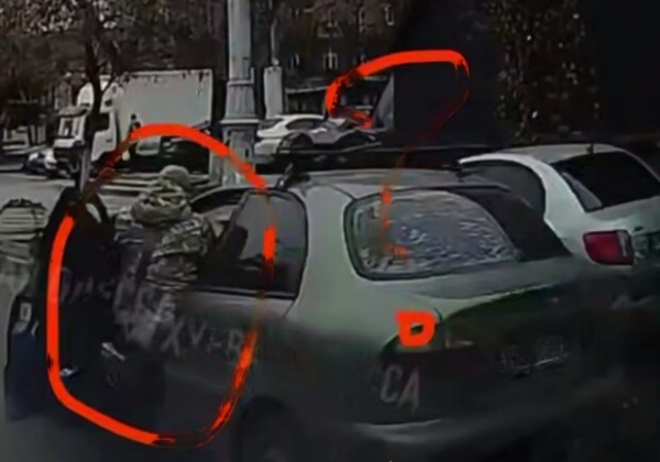 В Одессе мужчина "прокатил" работника ТЦК на своем авто с ветерком: версия военных