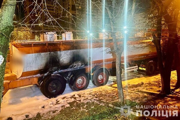 В Одессе мужчина поджег грузовик, потому что он закрывал ему пейзаж