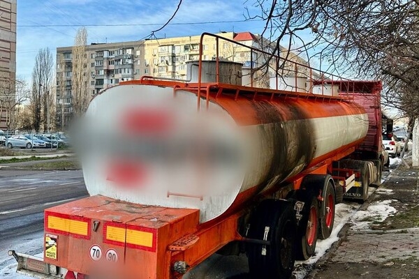 В Одессе мужчина поджег грузовик, потому что он закрывал ему пейзаж