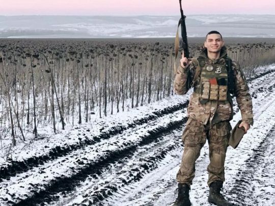 Кадирівці пропонували здатися в&nbsp;полон, але &laquo;Мед&raquo; обрав бій до&nbsp;останнього патрона: мама полеглого бійця добивається присвоєння синові &laquo;Героя України&raquo;