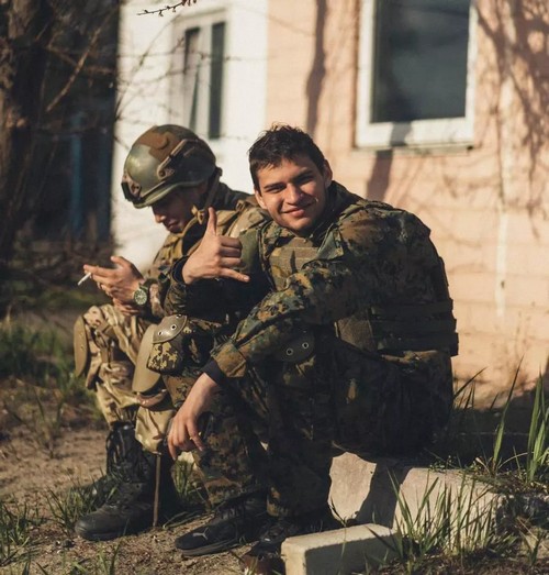 Кадирівці пропонували здатися в&nbsp;полон, але &laquo;Мед&raquo; обрав бій до&nbsp;останнього патрона: мама полеглого бійця добивається присвоєння синові &laquo;Героя України&raquo;