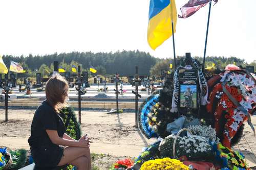 Кадирівці пропонували здатися в&nbsp;полон, але &laquo;Мед&raquo; обрав бій до&nbsp;останнього патрона: мама полеглого бійця добивається присвоєння синові &laquo;Героя України&raquo;