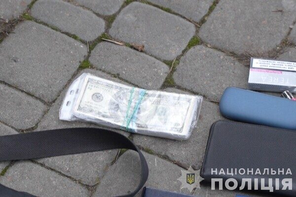 Поездом на запад Украины, а оттуда &ndash; за границу: в Одессе разоблачили переправщика уклонистов
