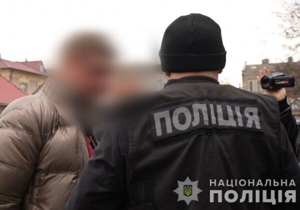Поездом на запад Украины, а оттуда &ndash; за границу: в Одессе разоблачили переправщика уклонистов