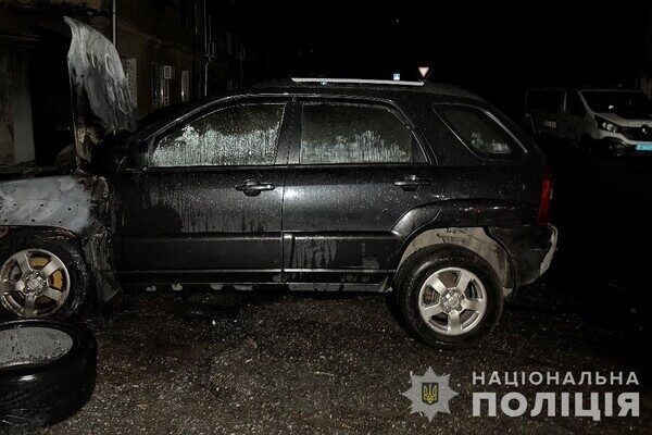 В Одессе две подруги на заказ поджигали автомобили
