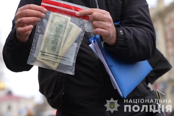 Поездом на запад Украины, а оттуда &ndash; за границу: в Одессе разоблачили переправщика уклонистов