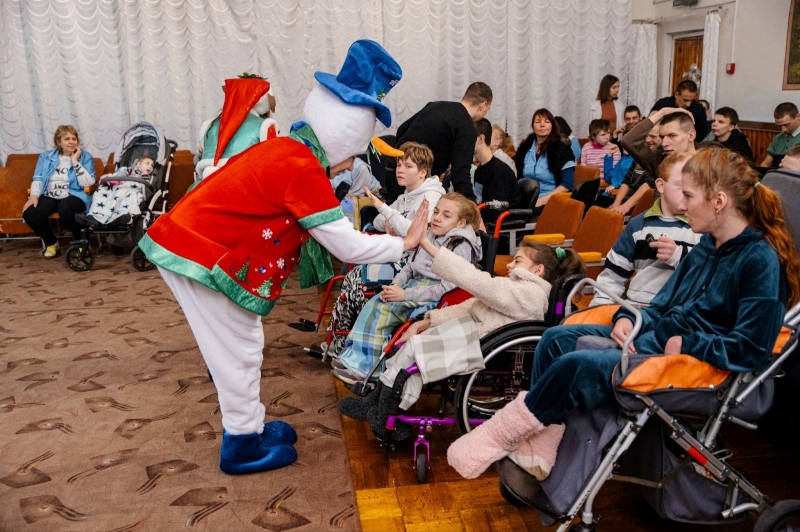FAVBET Foundation організували зимові свята для вихованців українських дитячих будинків
