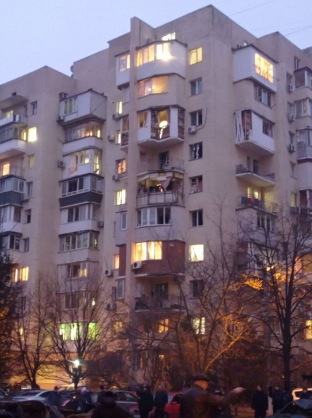 У Харкові гасять масштабну пожежу після удару російського безпілотника (фото, відео)