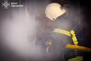 В Одесском районе вспыхнули домики на причале: подробности пожара