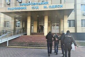 Хотели подзаработать: в Одессе двое безработных подожгли автомобиль