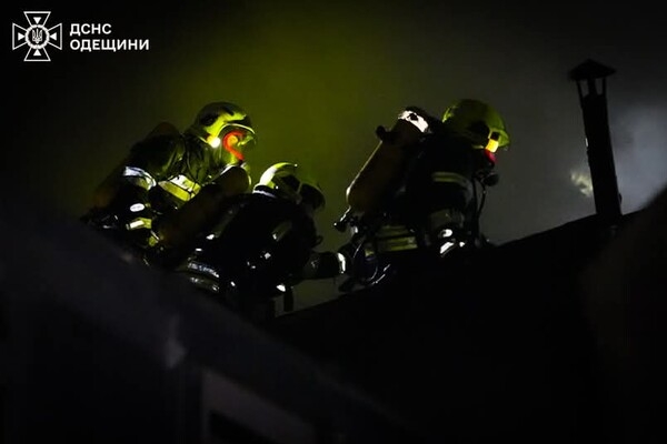 Ночной пожар на предприятии в Одессе: пламя тушили около 40 пожарных