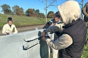 Двух молодых людей из Одесской области будут судить за диверсии на железной дороге и поджог автомобиля ВСУ