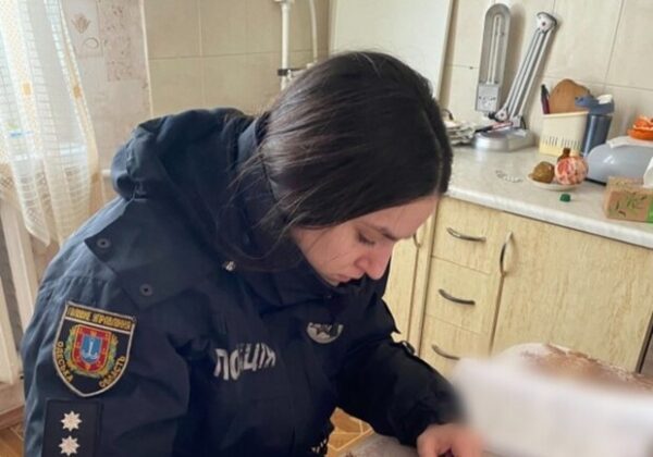 В Одесском районе женщина выпала из окна девятого этажа
