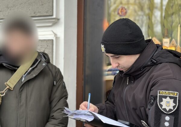 В Одессе работник РТЦК и СП обещал за взятку "помочь" мужчинам избежать мобилизации