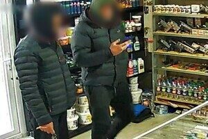 Хотели подзаработать: в Одессе двое безработных подожгли автомобиль