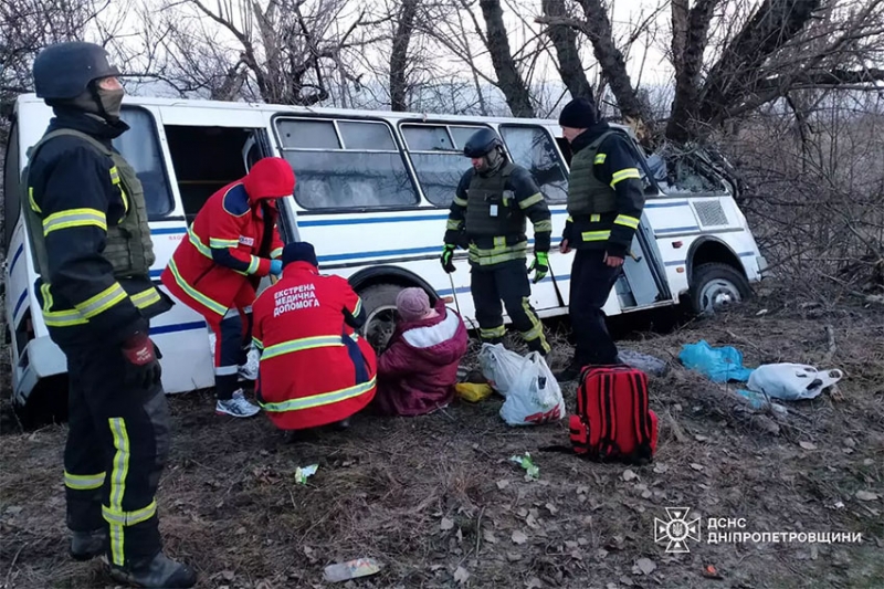 На Дніпропетровщині трапилася ДТП з автобусом: багато постраждалих