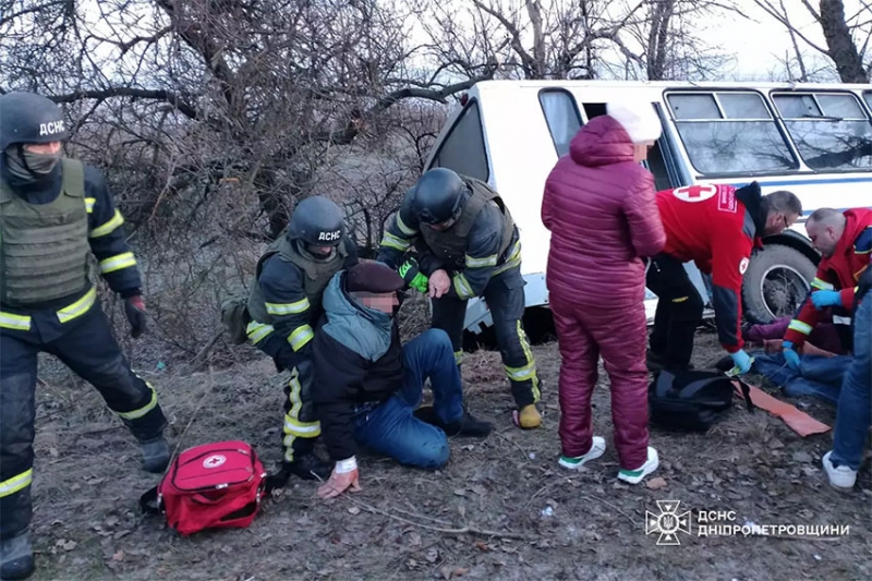 На Дніпропетровщині трапилася ДТП з автобусом: багато постраждалих