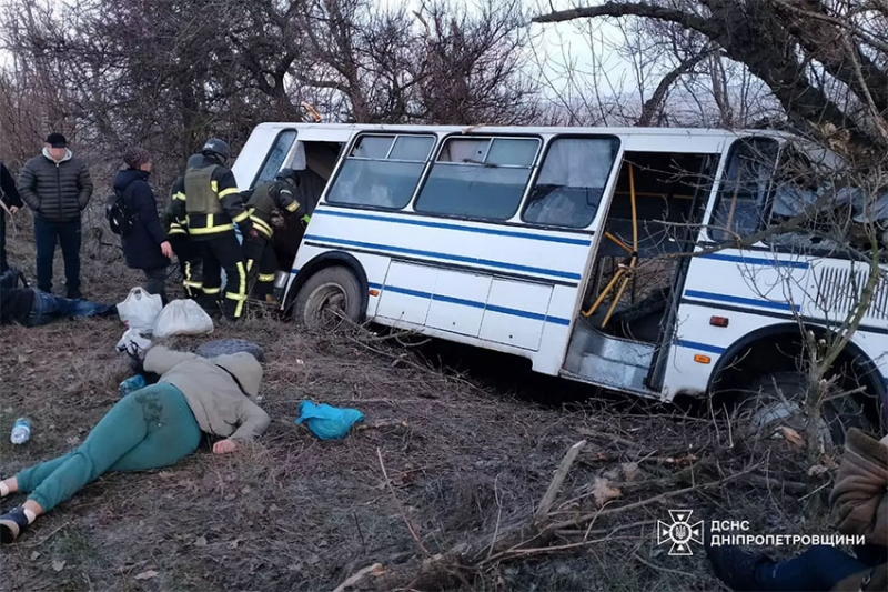На Дніпропетровщині трапилася ДТП з автобусом: багато постраждалих