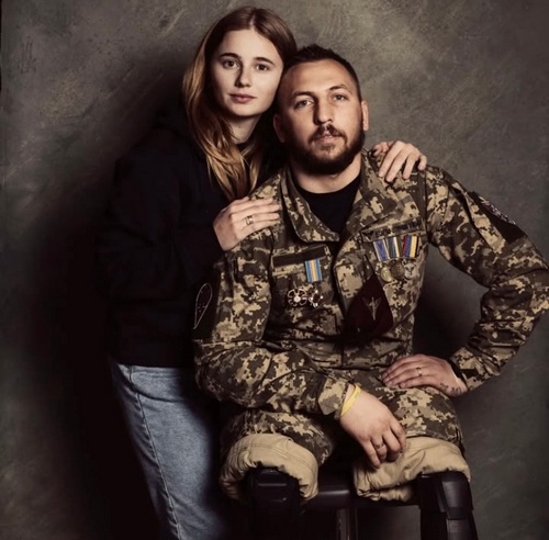 «Немає гострішого болю, ніж біль твоєї дитини»: ветеран війни, який втратив обидві ноги, б’ється за життя своєї дочки
