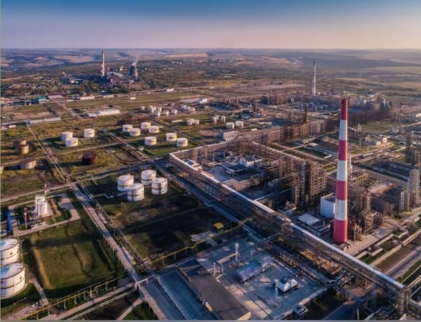 Українські безпілотники знову підпалили НПЗ у&nbsp;російській Сизрані (відео)