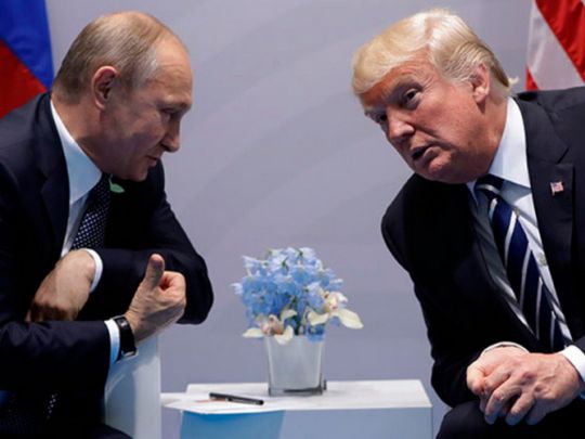 В кремлі п’ють горілку прямо з пляшки. Трамп здає Україну: що пишуть в західних ЗМІ про перемовини президентів США і росії