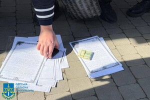 Требовал взятку за оформление земли: в Одессе разоблачили чиновника Госгеокадастра