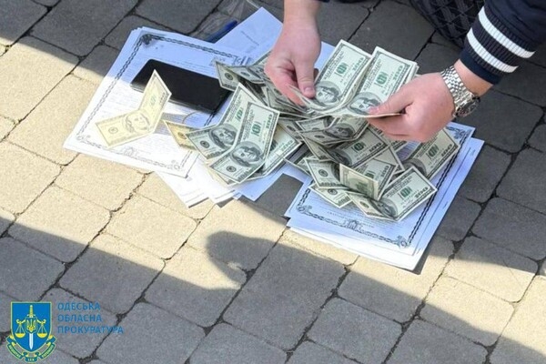 Требовал взятку за оформление земли: в Одессе разоблачили чиновника Госгеокадастра
