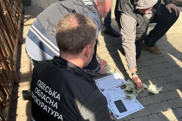 Требовал взятку за оформление земли: в Одессе разоблачили чиновника Госгеокадастра