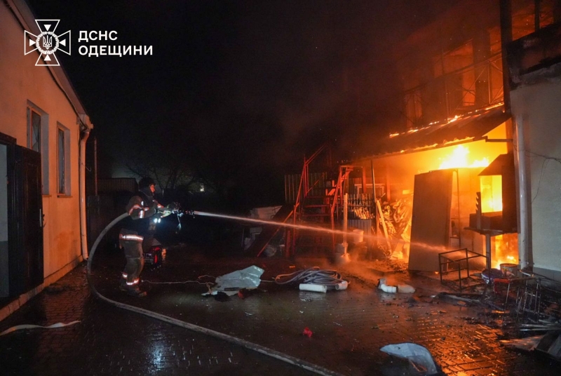 Частина Одеси залишилася без світла, тепла та води внаслідок масованої атаки дронів (відео)
