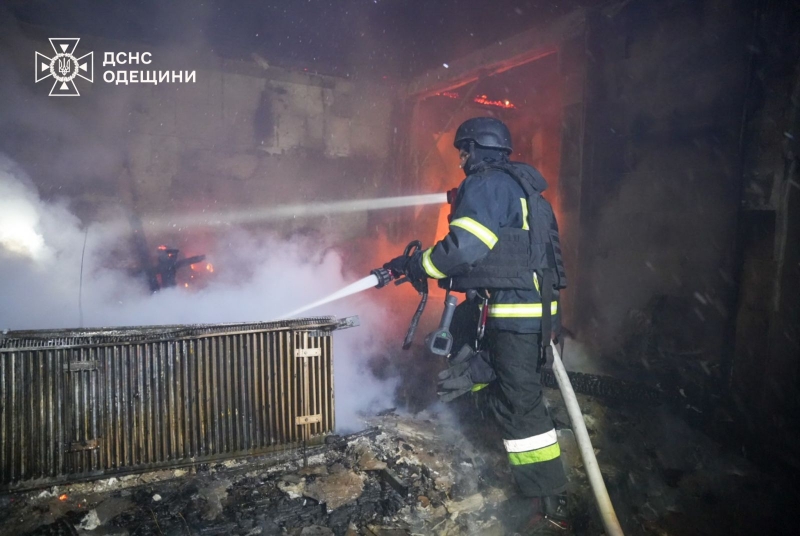 Частина Одеси залишилася без світла, тепла та води внаслідок масованої атаки дронів (відео)