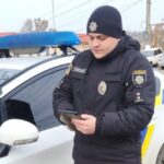 Катался на замерзшем водоеме: в Одесской области мужчина с двумя детьми чуть не провалились под лед