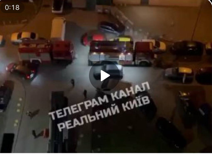Після трагічної атаки дронів у Києві вирішили розчистити двори від неправильно припаркованих автомобілів