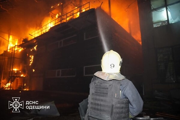 Повреждены дома и школы, есть пострадавшие: последствия атаки БпЛА на Одессу (обновлено)