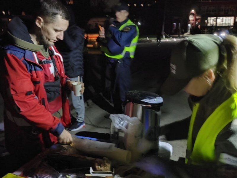 &laquo;Палала автівка, а&nbsp;в&nbsp;ній&nbsp;&mdash; тіло жінки&raquo;: парамедик про пережите на&nbsp;місці ракетного удару в&nbsp;Кривому Розі