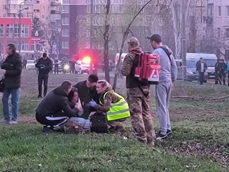 &laquo;Палала автівка, а&nbsp;в&nbsp;ній&nbsp;&mdash; тіло жінки&raquo;: парамедик про пережите на&nbsp;місці ракетного удару в&nbsp;Кривому Розі