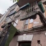Не дрон і не ракета: у Києві обвалився балкон з американським режисером