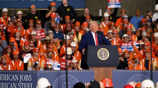Трамп снова пугает тарифами: теперь&nbsp;на сталь и алюминий