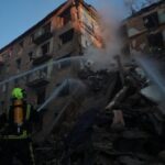 Киевщина оказалась под массированным российским ударом: есть погибшие, под завалами остаются люди