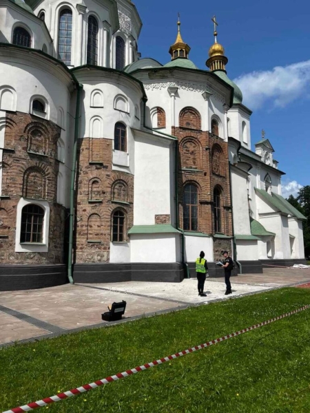 росія пошкодила Софійський собор в Києві під час нічного терору (фото)