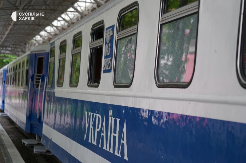 Росіяни скинули авіабомби на дитячу залізницю у Харкові: багато поранених (фото)